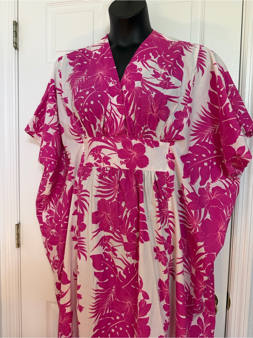 Vtg Fuschia Floral V-Neck Caftan